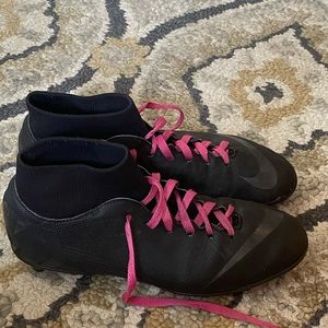 nike black soccer cleats (men’s 9, women’s 10.5)